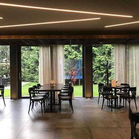 奥洛穆茨 乌克拉斯库餐馆旅馆酒店 外观 照片