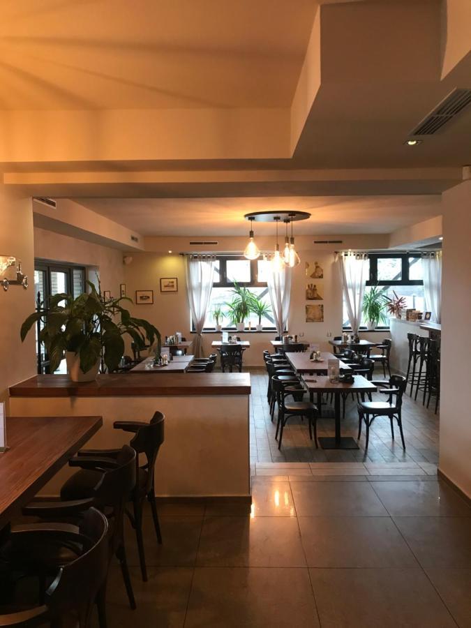 奥洛穆茨 乌克拉斯库餐馆旅馆酒店 外观 照片