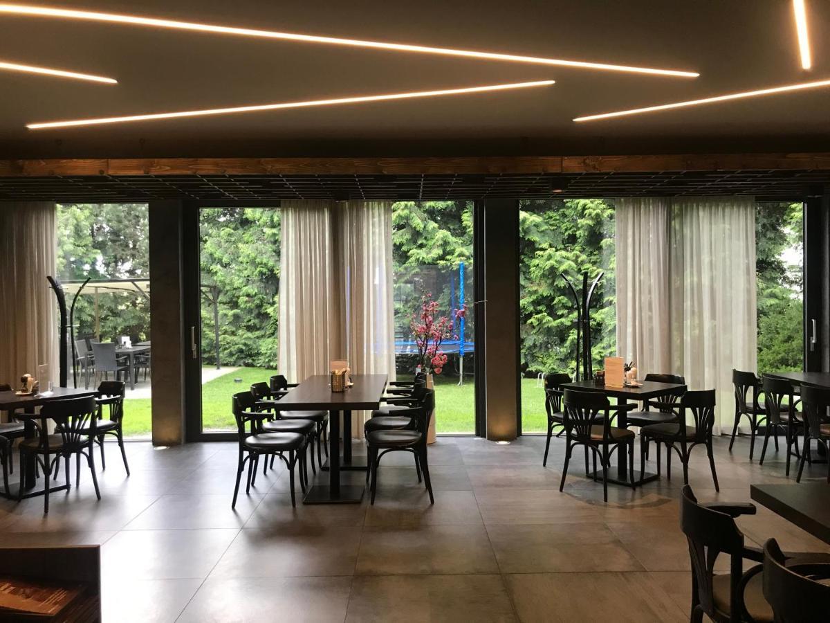 奥洛穆茨 乌克拉斯库餐馆旅馆酒店 外观 照片