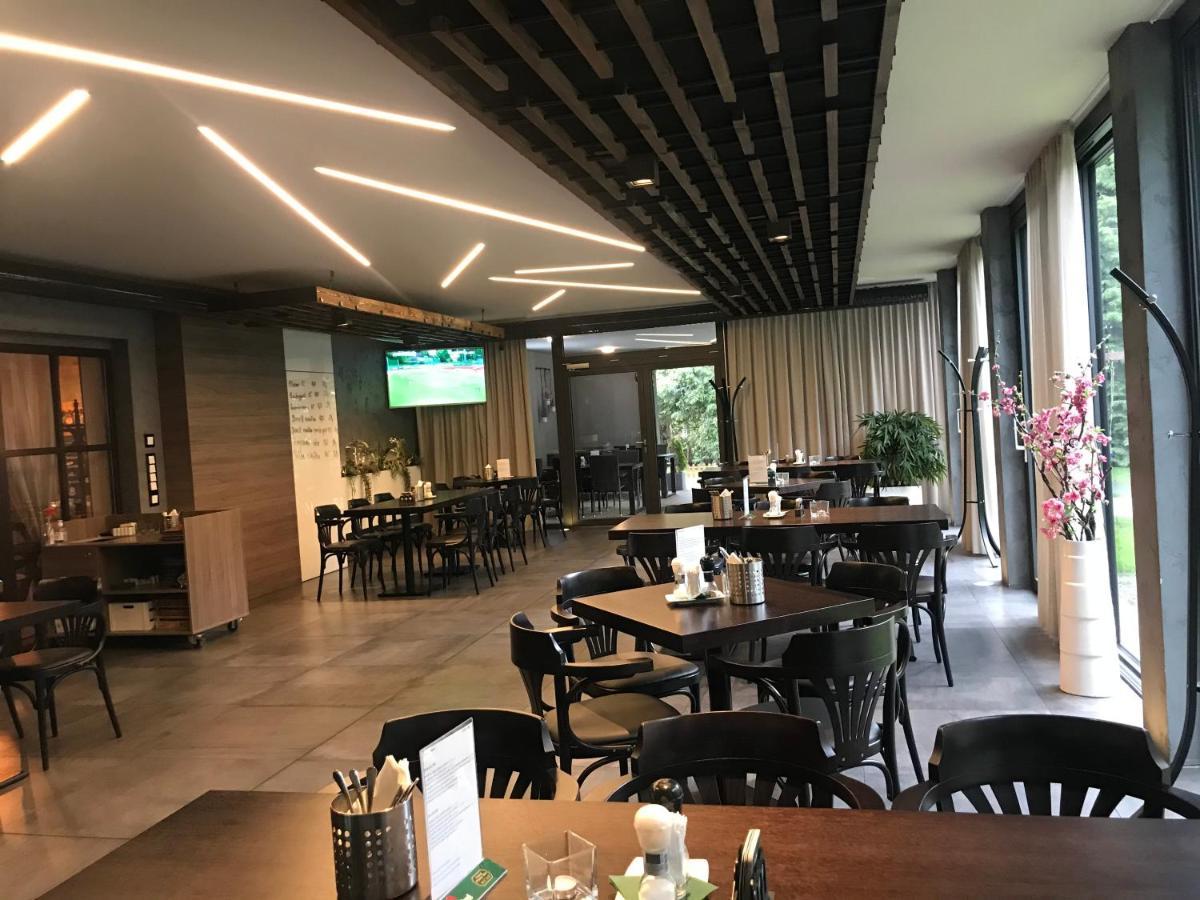 奥洛穆茨 乌克拉斯库餐馆旅馆酒店 外观 照片